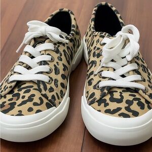 Rocket Dog Tan and Black Leopard Sneakers Like New Size 9.5 Lace Up Walking